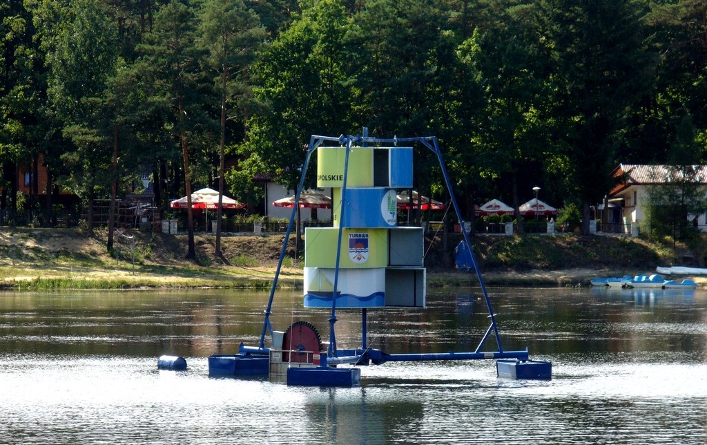 Zdjęcia: Turawa, opolskie, Płwający napowietrzacz wodny., POLSKA Zdjęcia: Turawa, opolskie, Płwający napowietrzacz wodny., POLSKA