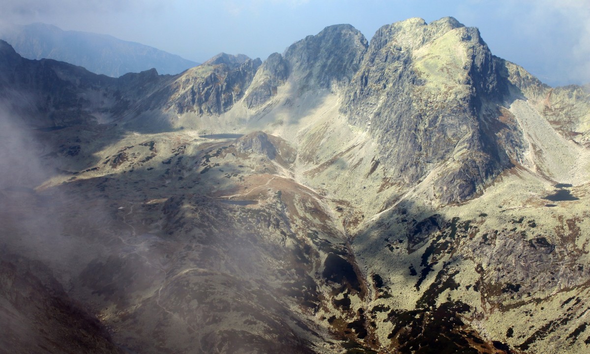 Zdjęcia: Sławkowski Szczyt, Tatry Wysokie, Zbójnickie Stawy na tle Jaworowego Szczytu, SłOWACJA Zdjęcia: Sławkowski Szczyt, Tatry Wysokie, Zbójnickie Stawy na tle Jaworowego Szczytu, SłOWACJA