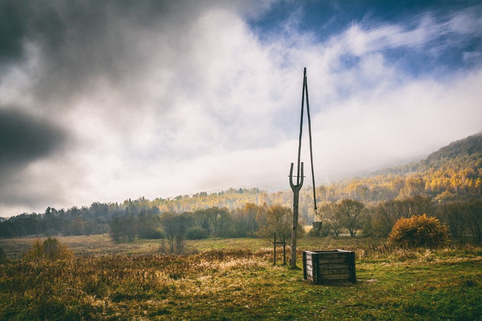 Zdjęcia: Bieszczady, Podkarpacie, Studnia w Wołosatem, POLSKA Zdjęcia: Bieszczady, Podkarpacie, Studnia w Wołosatem, POLSKA