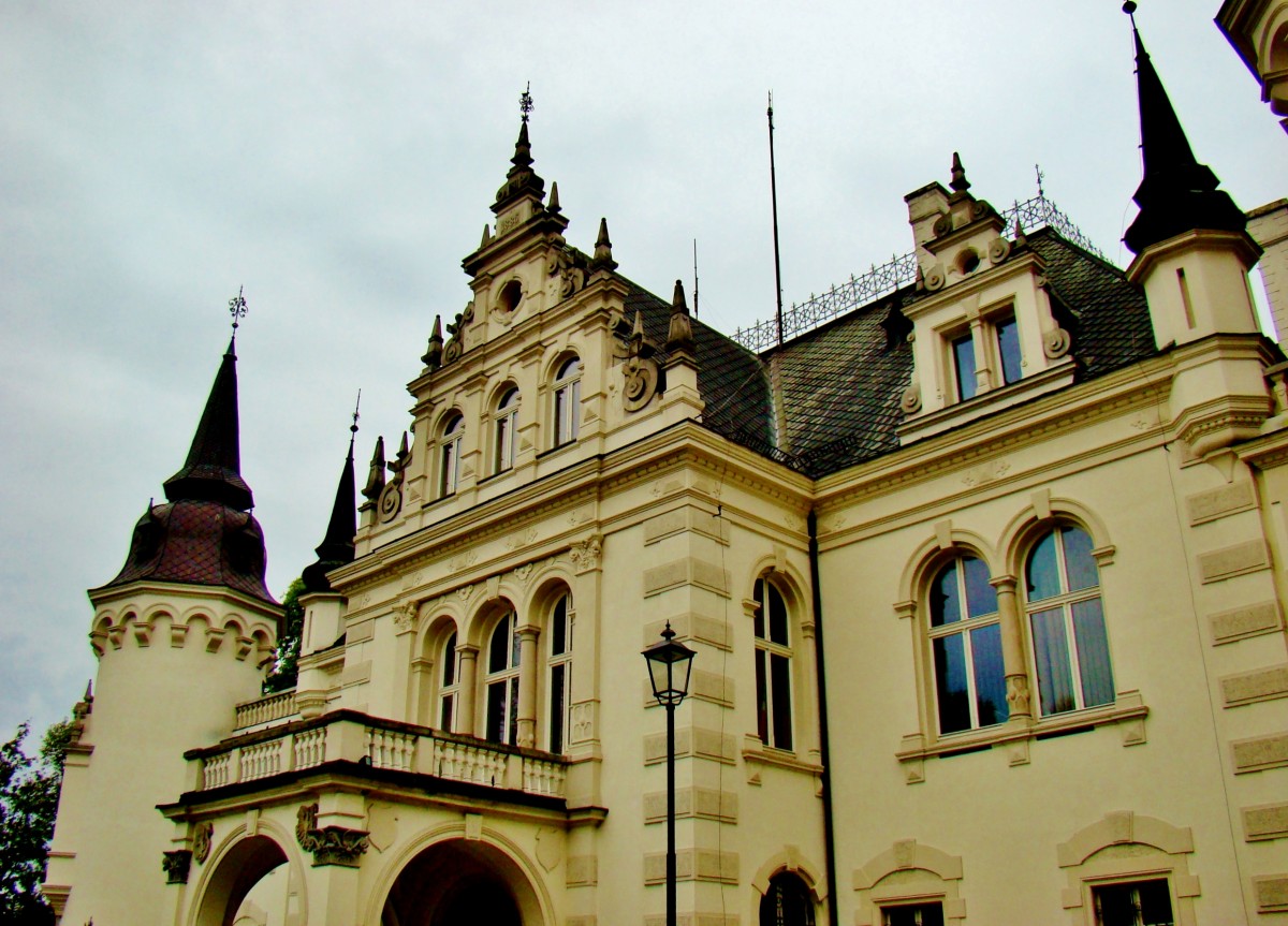 Zdjęcia: Jelcz-Laskowice, województwo dolnośląskie, Jelcz-Laskowice-pałac z 1886 roku, POLSKA Zdjęcia: Jelcz-Laskowice, województwo dolnośląskie, Jelcz-Laskowice-pałac z 1886 roku, POLSKA