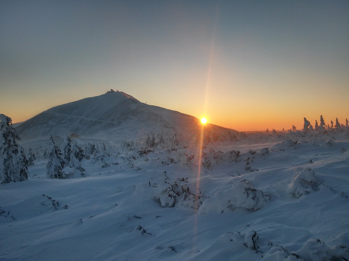 Zdjęcia: śnieżka, karkonosze, dzień budzi, POLSKA Zdjęcia: śnieżka, karkonosze, dzień budzi, POLSKA
