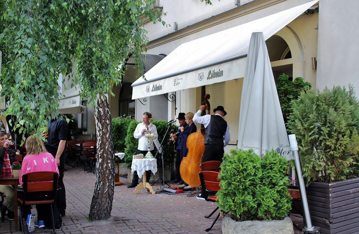 Zdjęcia: Kraków, województwo małopolskie, Klimatyczny Kazimierz-ulica Szeroka, POLSKA Zdjęcia: Kraków, województwo małopolskie, Klimatyczny Kazimierz-ulica Szeroka, POLSKA