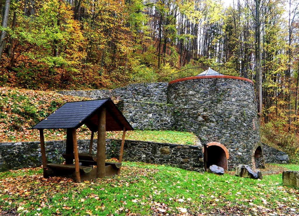 Zdjęcia: Javornik, kraj Ołumuniecki, Piec wapienny w deszczu., CZECHY Zdjęcia: Javornik, kraj Ołumuniecki, Piec wapienny w deszczu., CZECHY