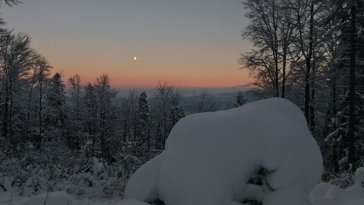 Zdjęcia: jałowiec, beskid żywiecki, wschód księżyca pod Jałowcem, POLSKA Zdjęcia: jałowiec, beskid żywiecki, wschód księżyca pod Jałowcem, POLSKA