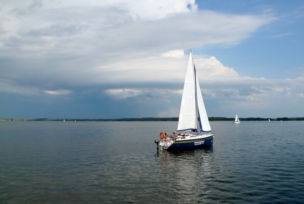 Zdjęcia: Mikołajki, warmińsko mazurskie, Żagle na jeziorze Śniardwy, POLSKA Zdjęcia: Mikołajki, warmińsko mazurskie, Żagle na jeziorze Śniardwy, POLSKA