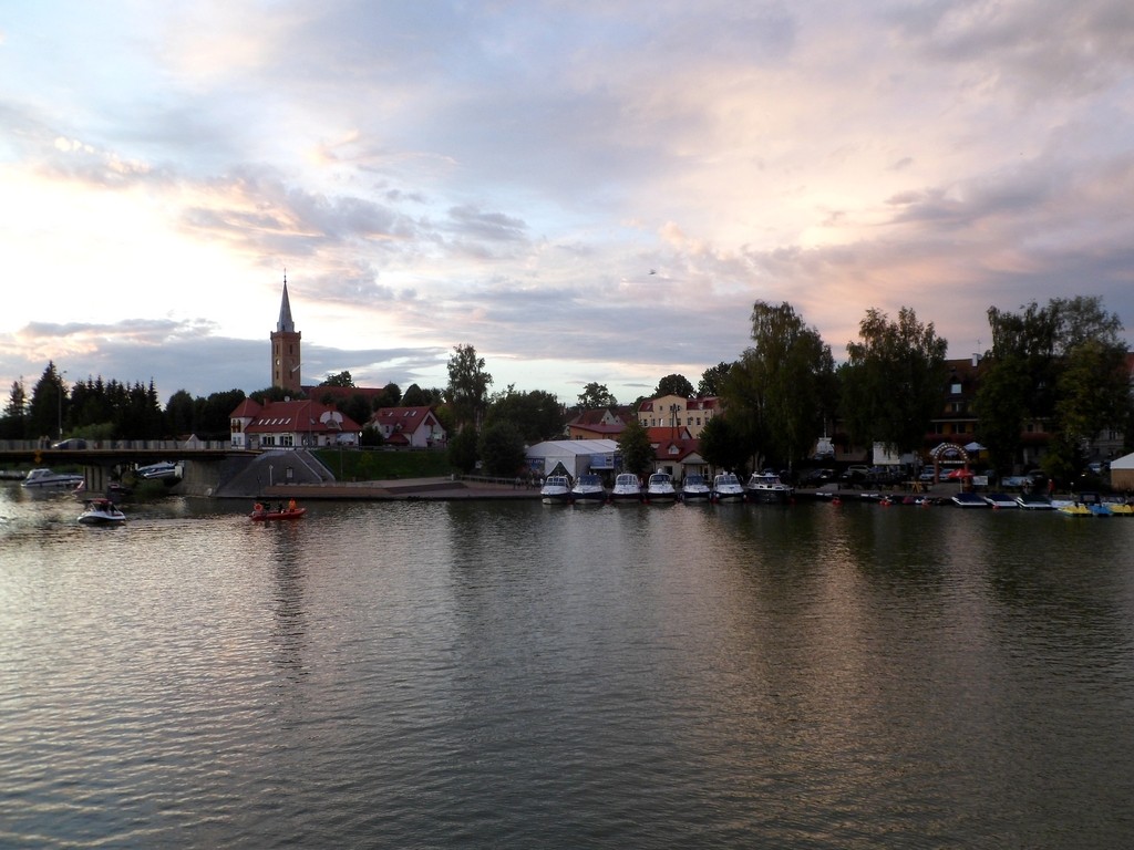 Zdjęcia: Mikołajki, warmińsko mazurskie, Widok na Mikołajki przed zachodem, POLSKA Zdjęcia: Mikołajki, warmińsko mazurskie, Widok na Mikołajki przed zachodem, POLSKA