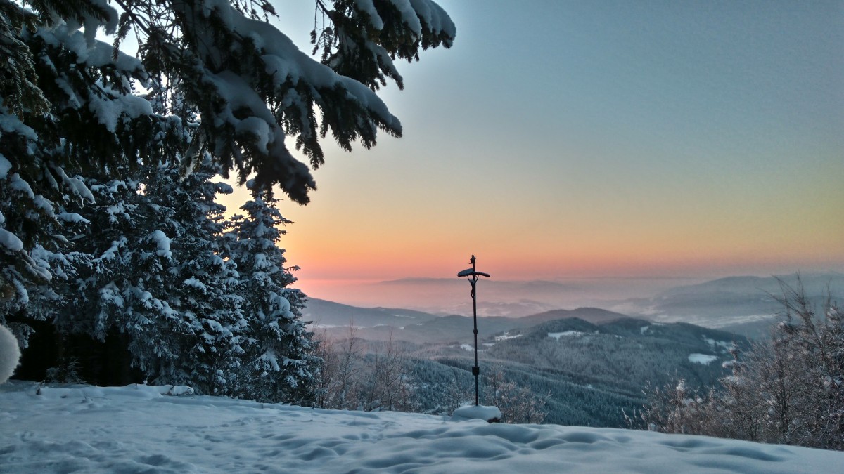 Zdjęcia: mogielica, beskid wyspowy, Krzyż na Mogielnicy o wschodzie , POLSKA Zdjęcia: mogielica, beskid wyspowy, Krzyż na Mogielnicy o wschodzie , POLSKA