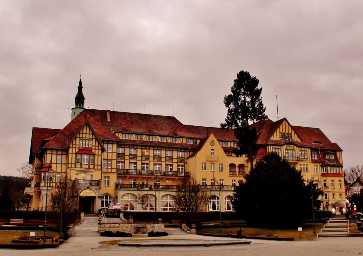 Zdjęcia: Kudowa Zdrój, województwo dolnośląskie, Sanatorium Polonia z 1906 roku, POLSKA Zdjęcia: Kudowa Zdrój, województwo dolnośląskie, Sanatorium Polonia z 1906 roku, POLSKA
