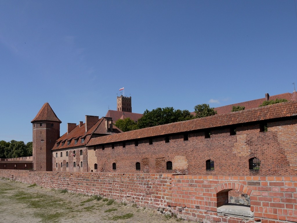 Zdjęcia: Malbork, pomorskie, Mury od strony miasta, POLSKA Zdjęcia: Malbork, pomorskie, Mury od strony miasta, POLSKA
