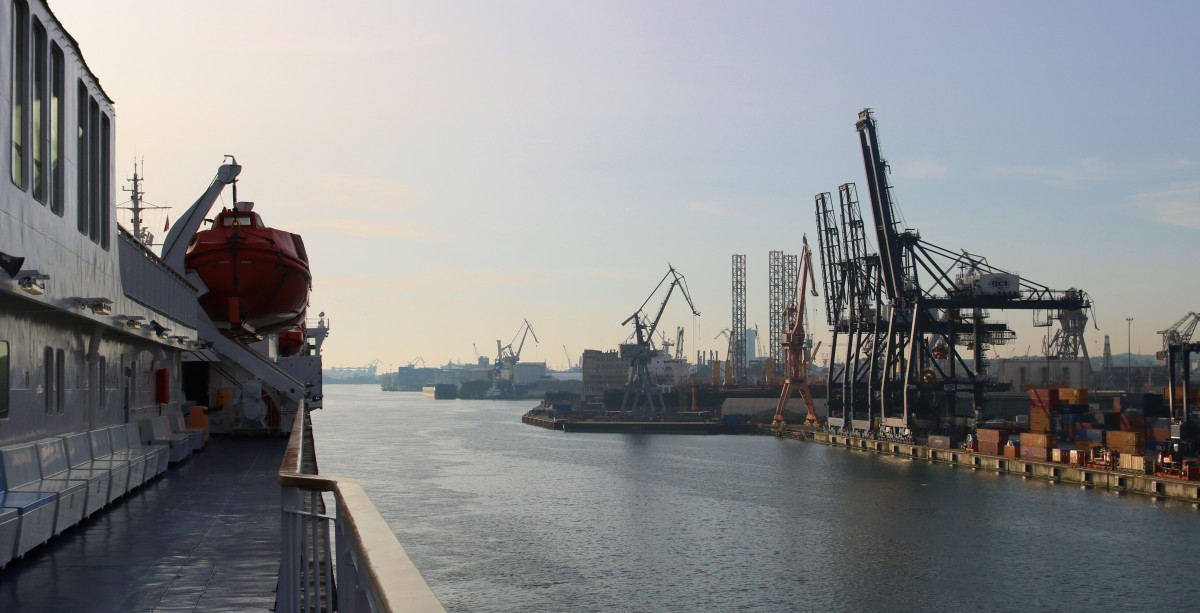 Zdjęcia: Gdynia, Pomorze, Gdynia - wpływamy do portu (5), POLSKA Zdjęcia: Gdynia, Pomorze, Gdynia - wpływamy do portu (5), POLSKA