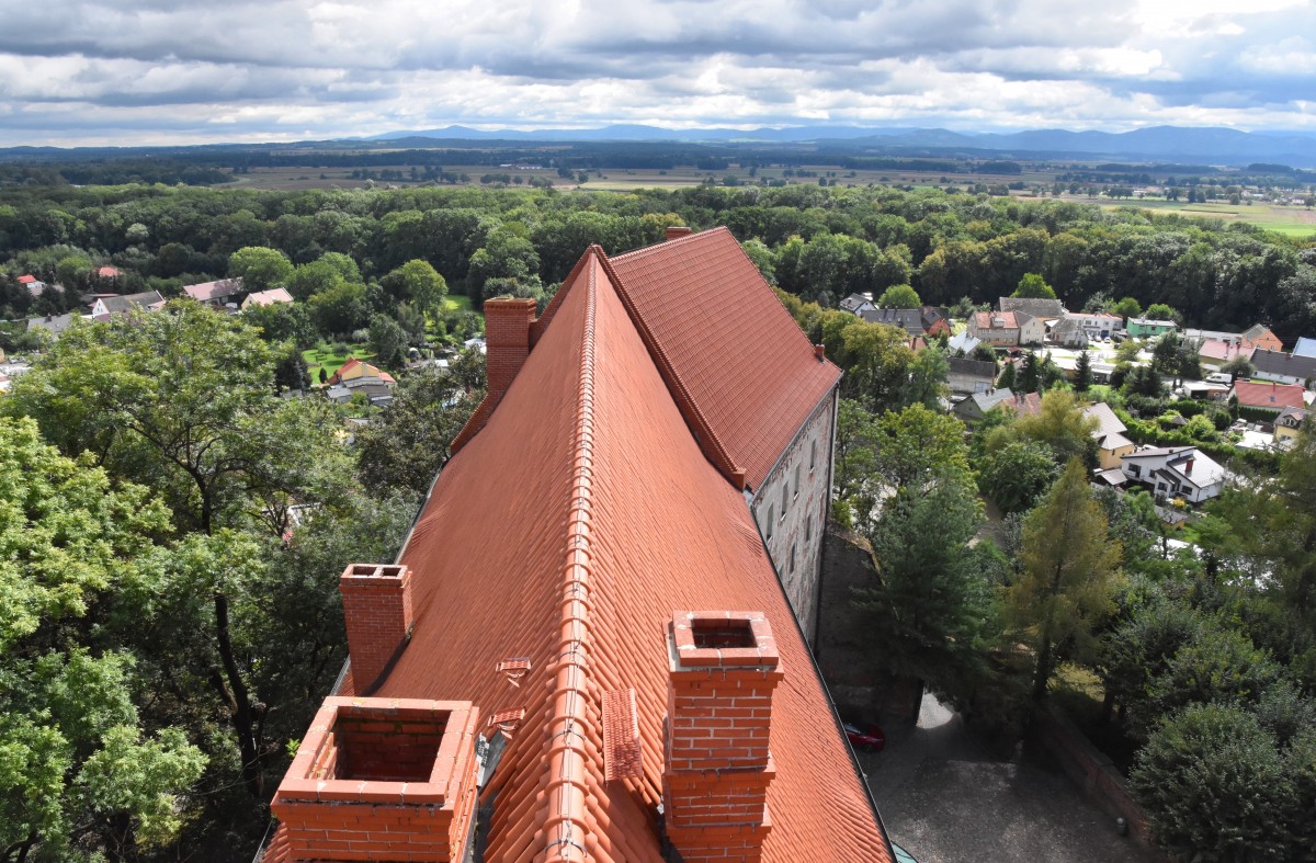 Zdjęcia: Otmuchów, województwo opolskie, Widok z wieży zamkowej na zamek, POLSKA Zdjęcia: Otmuchów, województwo opolskie, Widok z wieży zamkowej na zamek, POLSKA