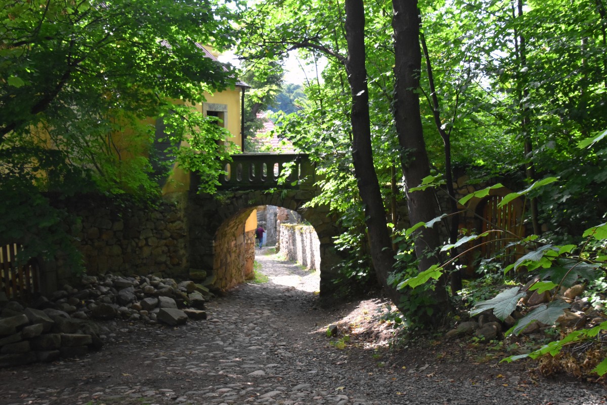 Zdjęcia: Łupki koło Wlenia, województwo dolnośląskie, Zaułki Pałacu Lenno, POLSKA Zdjęcia: Łupki koło Wlenia, województwo dolnośląskie, Zaułki Pałacu Lenno, POLSKA