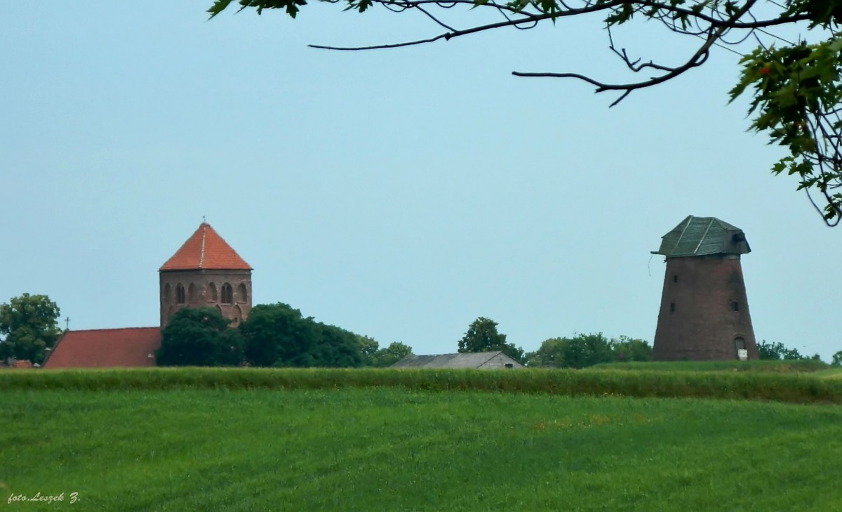 Zdjęcia: Łąkorz., warmińsko-mazurskie, Łąkorz - kościół św. Mikołaja i wiatrak., POLSKA Zdjęcia: Łąkorz., warmińsko-mazurskie, Łąkorz - kościół św. Mikołaja i wiatrak., POLSKA