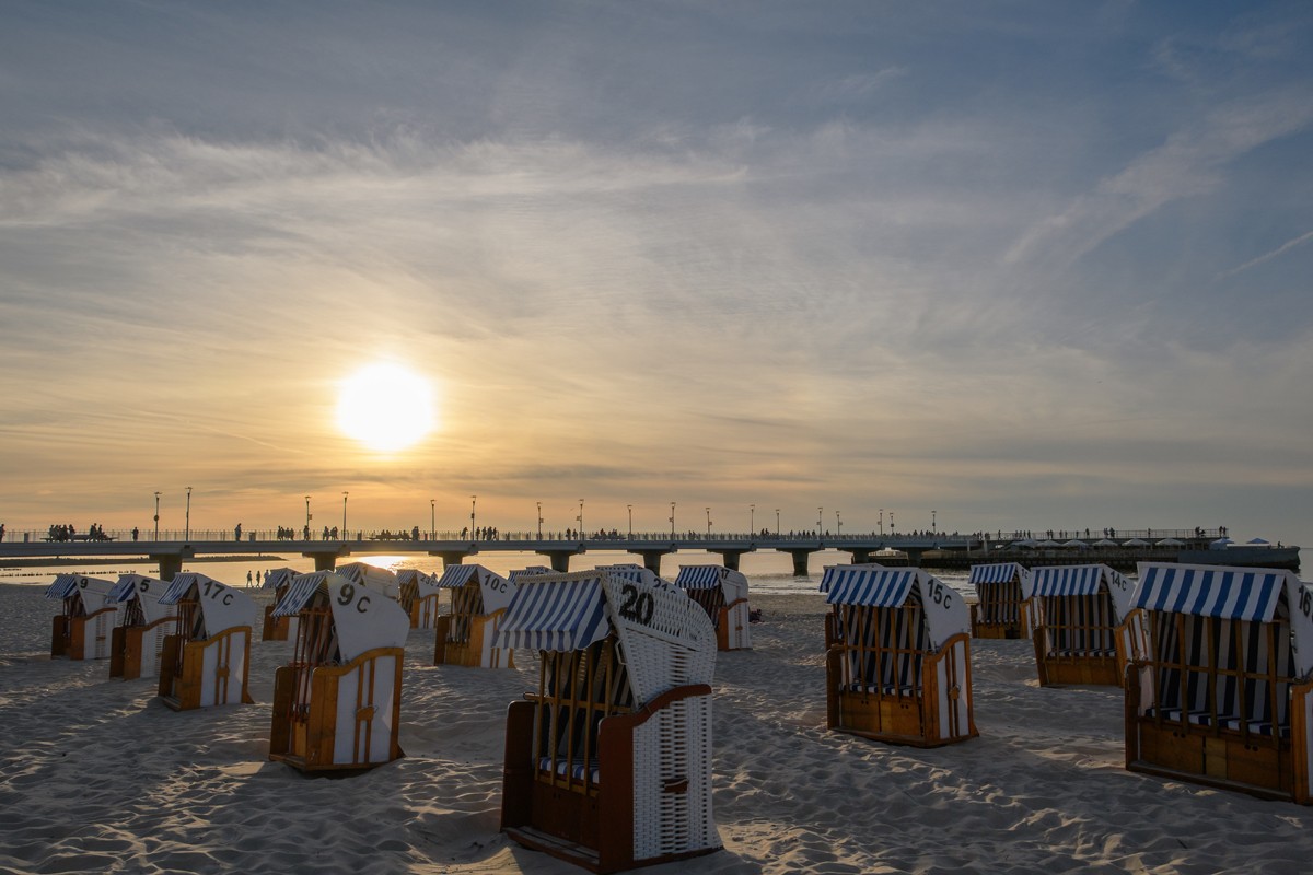 Zdjęcia: Kołobrzeg, woj. zachodniopomorskie, letni wieczór na plaży, POLSKA Zdjęcia: Kołobrzeg, woj. zachodniopomorskie, letni wieczór na plaży, POLSKA