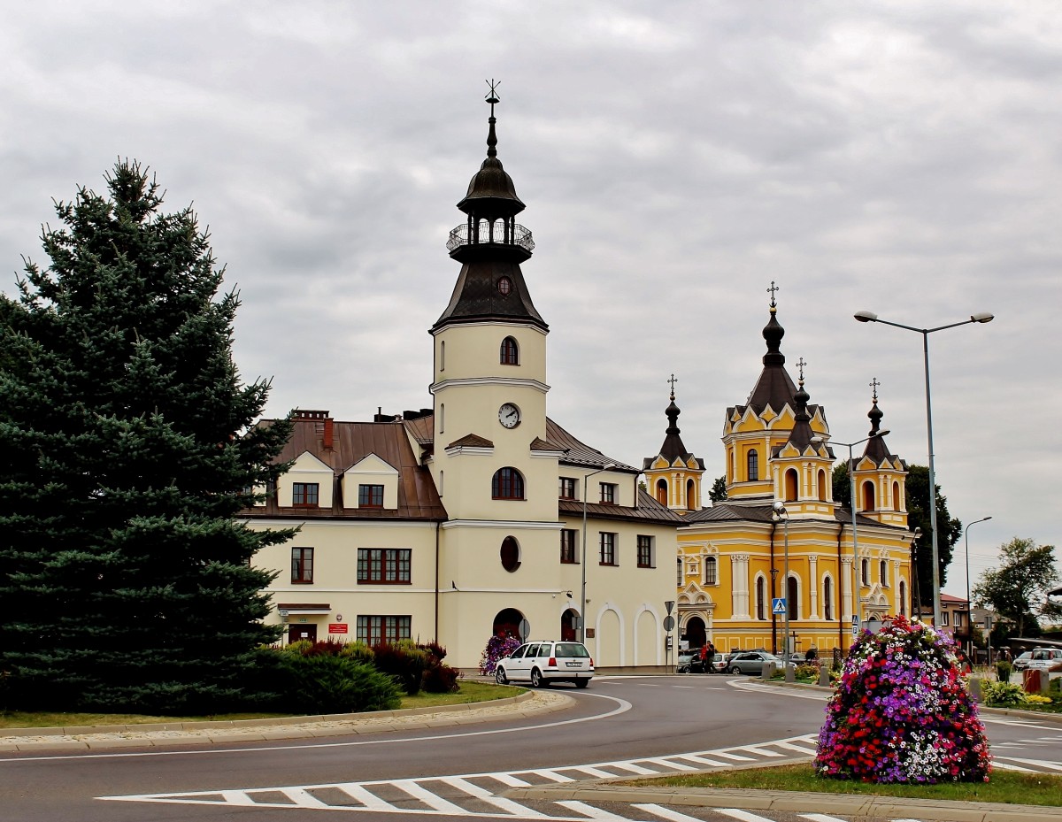 Zdjęcia: Tomaszów Lubelski, województwo lubelskie, Budynek Szkoły Muzycznej i cerkiew św.Mikołaja, POLSKA Zdjęcia: Tomaszów Lubelski, województwo lubelskie, Budynek Szkoły Muzycznej i cerkiew św.Mikołaja, POLSKA