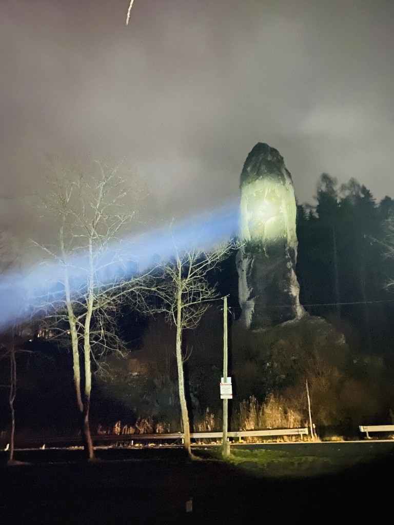 Zdjęcia: Pieskowa skała , Ojcowski Park Narodowy , Maczuga Herkulesa nocą , POLSKA Zdjęcia: Pieskowa skała , Ojcowski Park Narodowy , Maczuga Herkulesa nocą , POLSKA