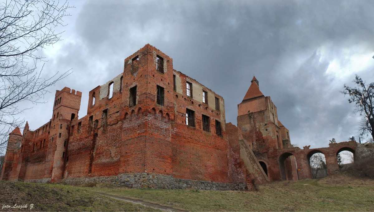 Zdjęcia: Szymbark koło Iławy., woj.warmińsko-mazurskie., Ruiny zamku Kapituły Pomezańskiej., POLSKA Zdjęcia: Szymbark koło Iławy., woj.warmińsko-mazurskie., Ruiny zamku Kapituły Pomezańskiej., POLSKA
