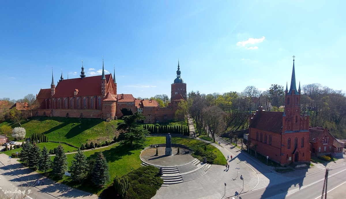 Zdjęcia: Frombork., woj.warmińsko-mazurskie., Wzgórze Zamkowe z Wieży Wodnej., POLSKA Zdjęcia: Frombork., woj.warmińsko-mazurskie., Wzgórze Zamkowe z Wieży Wodnej., POLSKA