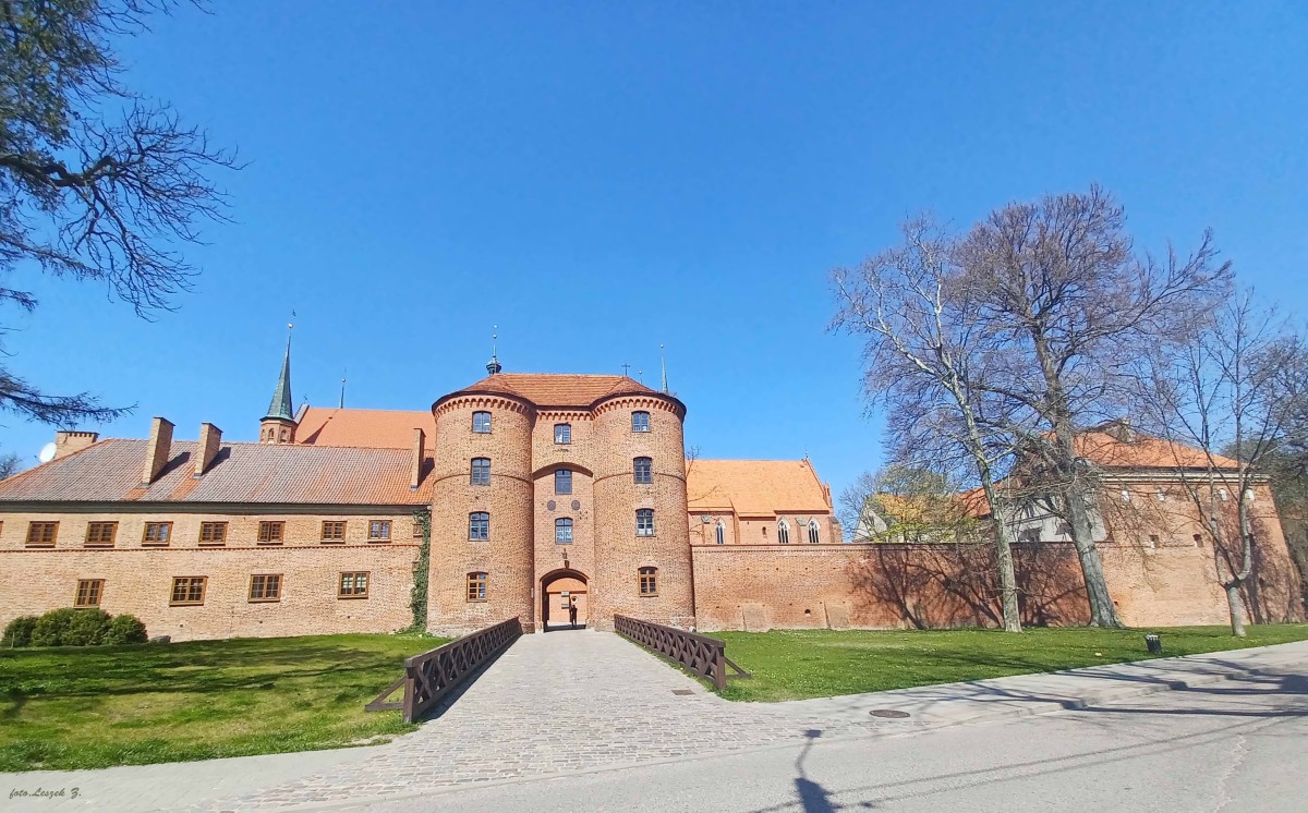 Zdjęcia: Frombork., woj.warmińsko-mazurskie., Brama Południowa na Wzgórzu Katedralnym., POLSKA Zdjęcia: Frombork., woj.warmińsko-mazurskie., Brama Południowa na Wzgórzu Katedralnym., POLSKA