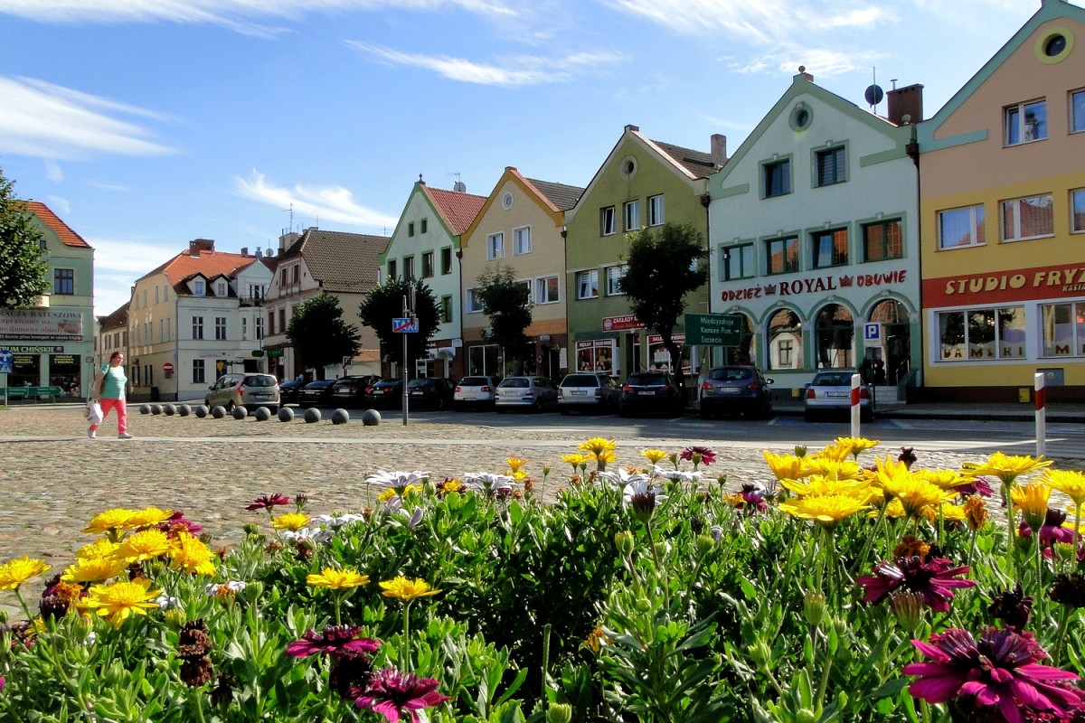 Zdjęcia: Trzebiatów, zachodniopomorskie, Na Rynku w Trzebiatowie, POLSKA Zdjęcia: Trzebiatów, zachodniopomorskie, Na Rynku w Trzebiatowie, POLSKA