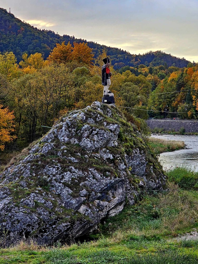 Zdjęcia: Szczawnica, Beskid Sądecki, Symbol Szczawnicy - harnaś na Kotońce, POLSKA Zdjęcia: Szczawnica, Beskid Sądecki, Symbol Szczawnicy - harnaś na Kotońce, POLSKA