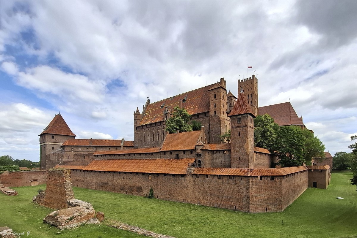 Zdjęcia: Malbork., woj.pomorskie., Największy na świecie gotycki zespół zamkowy., POLSKA Zdjęcia: Malbork., woj.pomorskie., Największy na świecie gotycki zespół zamkowy., POLSKA