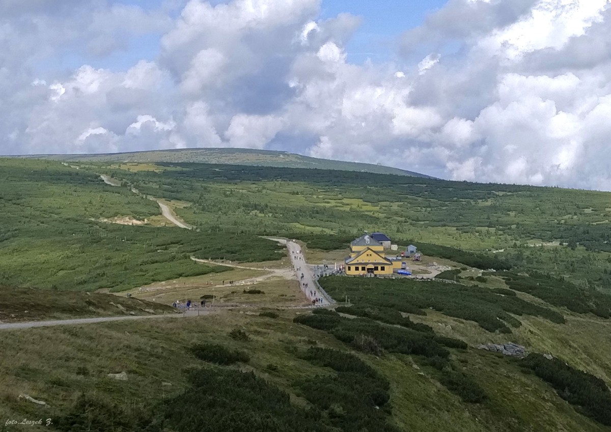 Zdjęcia: Karpacz - Śnieżka., woj.dolnośląskie., Widok ze Śnieżki - schronisko "Dom Śląski", POLSKA Zdjęcia: Karpacz - Śnieżka., woj.dolnośląskie., Widok ze Śnieżki - schronisko "Dom Śląski", POLSKA
