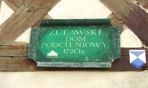 Zdjecie POLSKA / Pomorskie/uawy / Trutnowy / Tabliczka informacyjna/uawski dom podcieniowy z XVIIIw.