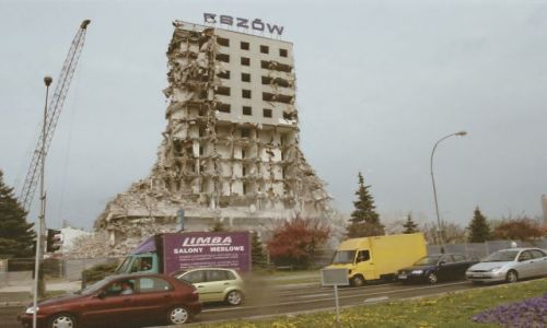 Zdjecie POLSKA / - / Rzeszw / Niczym tort weselny nad ranem...