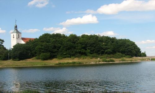 Zdjcie POLSKA / Dolny lsk / Dobromierz / widok w Dobromierzu nad zbiornikiem wodnym