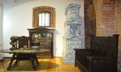 Zdjecie POLSKA / Warmisko - Mazurskie / Frombork / w muzealnej sali Muzeum  M. KOPERNIKA