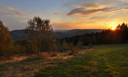 Zdjęcie POLSKA / Śląskie / Beskid  Zywiecki / uśpione Beskidy