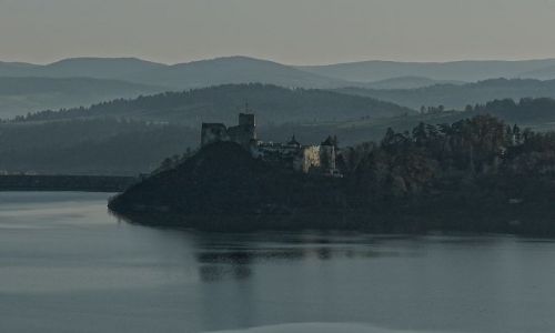 Zdjecie POLSKA / maopolskie / niedzica / Niedzica zamek. Widok z Czorsztyna.