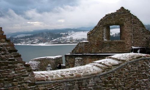 Zdjecie POLSKA / Pieniny-Gorce / Czorsztyn  / widok z zamku Czorsztyn