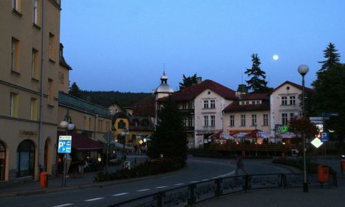 Zdjcie POLSKA / Kotlina Kodzka / Kudowa Zdrj / Wieczr