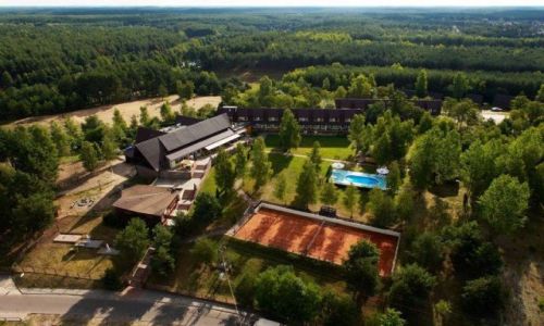 Zdjcie POLSKA / Kaszuby / Wdzydze Kiszewskie / Wdzydze Kiszewskie Hotel Niedwiadek