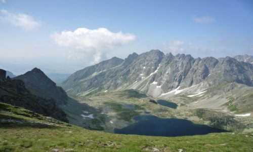 Zdjecie POLSKA / maopolska / przecz pod chopkiem i zakrcona chmura w tatrach sowackich / Wysokie Tatry