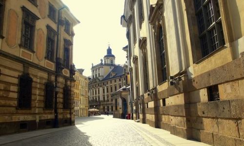 Zdjecie POLSKA / DONY LSK / Uliczka - z widokiem na uniwersytet / Wrocaw miasto piknych plenerw III