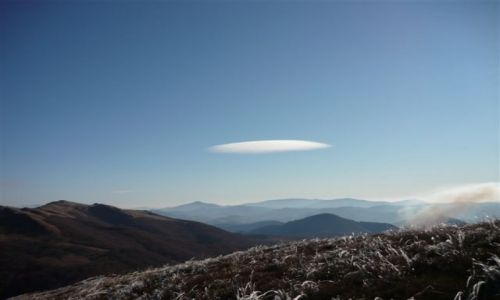 Zdjecie POLSKA / Bieszczady / Wielka Rawka / Latajcy spodek nad Bieszczadami.