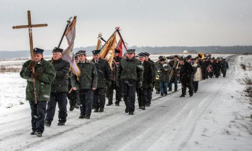 Zdjecie POLSKA / Malopolska / niedaleko Ojcowa / Ostatnia droga Strazaka