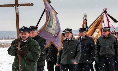 Zdjęcie POLSKA / Malopolska / niedaleko Ojcowa / Ostatnia droga Strazaka