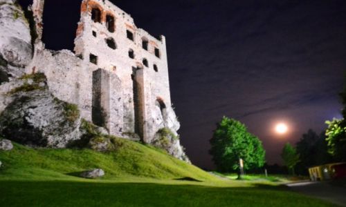 Zdjecie POLSKA / lskie / Podzamcze / Ogrodzieniec noc