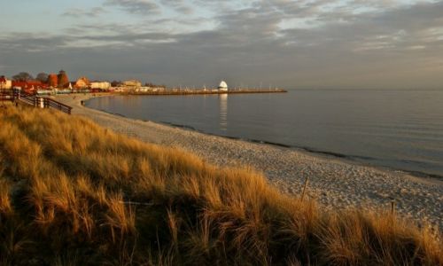 Zdjęcie POLSKA / Pomorskie / Hel / Hel. Plaża przed zachodem słonca.