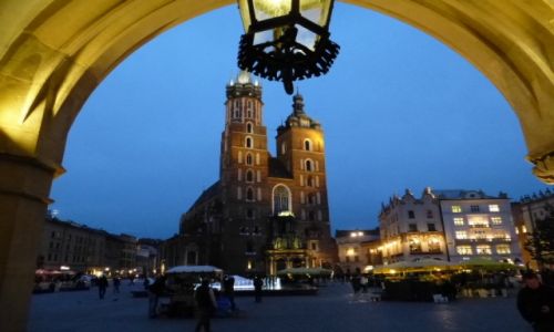 Zdjęcie POLSKA / Kraków / Rynek o zmroku / żółto-niebieskie 5