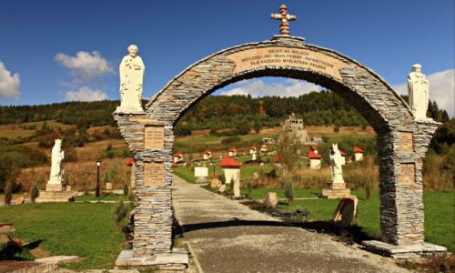 Zdjecie POLSKA / Beskid Sdecki. / Tylicz / Golgota i drki racowe w Tyliczu.