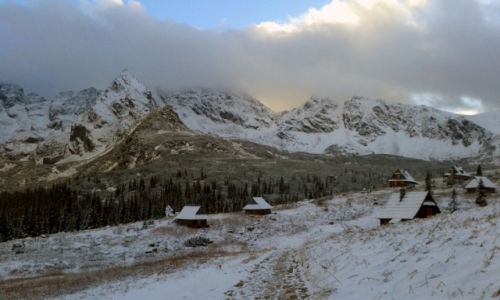 Zdjecie POLSKA / TATRY / Dolina Gsienicowa / Zima w dolinie