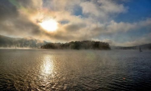 Zdjecie POLSKA / Bieszczady / Solina / Mga nad Solin
