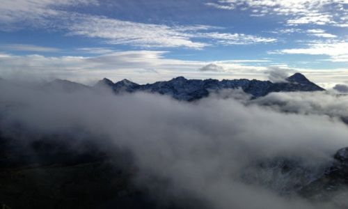Zdjecie POLSKA / Tatry / Swinica / Szczyty w chmurach