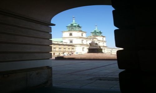 Zdjecie POLSKA / mazowieckie / Warszawa / Spod fasad Paacu Staszica