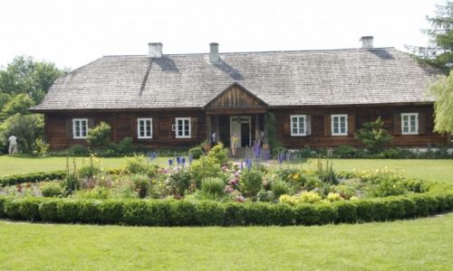 Zdjecie POLSKA / witokrzyskie / Tokarnia / Wiejski dworek